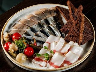Тарілочка під горілочку