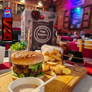 Blackbeard burger + Pepsi