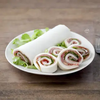 Sfoglia di fior di latte con crudo e rucola gr 500