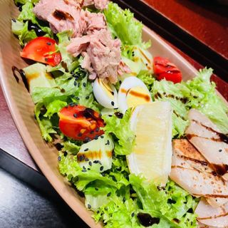 Салат з тунцем