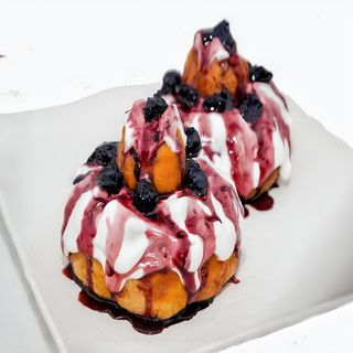 Papanasi cu dulceata si smantana 4 buc