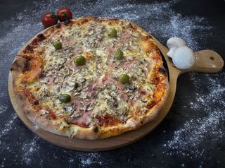Capricciosa pizza 32cm