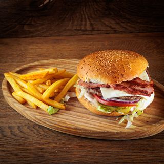 Red cow burger sa pomfritom