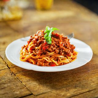 Minced meat Spaghetti served with a soda