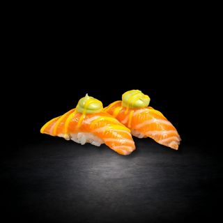 113. Nigiri De Salmó Amb Guacamole I Salsa De Mango (2 Uds.)