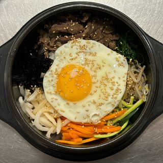 Sogogi bibimbap/Bibimbap z wołowiną