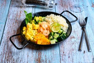 Poke bowl cu creveți