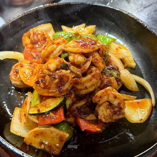 Langostinos Con Salsa De Yu Xiang Picante A La Plancha