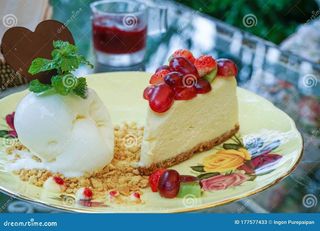 Sernik na ciepło z lodami