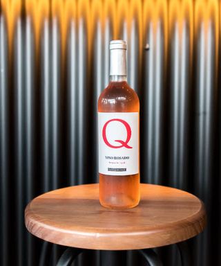 Botella de vino rosado MQM