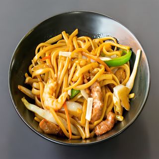 Tallarines Fritos Con Tres Delicias