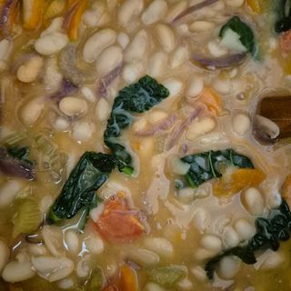 Basmati con curry di verdure, latte di cocco, anacardi tostati, avocado, semi misti