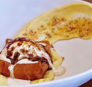 Torrija clásica Perro Viejo de brioche al tiramisú