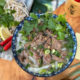 Pho ternera salteada