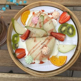 Bułeczka bao z twarożkiem i owocami