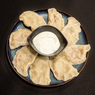 PIEROGI Z MOZZARELLĄ I SUSZONYMI POMIDORAMI