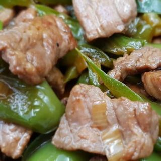 Ternera Con Pimientos Verdes