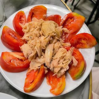 tomate de temporada con bonito