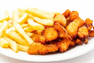 LAGRIMITAS DE POLLO + PATATAS + BEBIDA