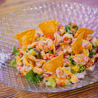 Ensalada gambas y aguacate