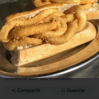 Bocadillo de rabas de calamar con alioli