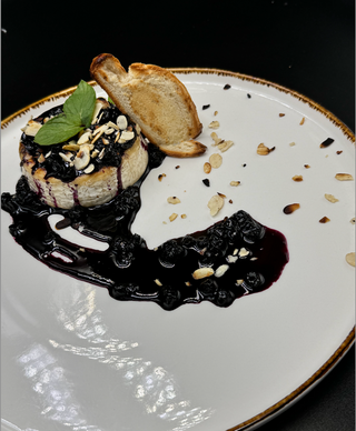 Запечен камембер с домашно боровинково сладко (180г)