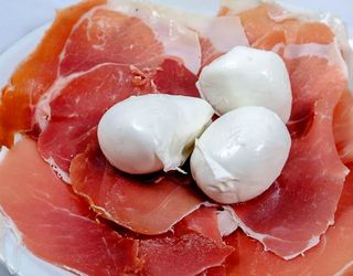 Prosciutto crudo nostrano e bufala
