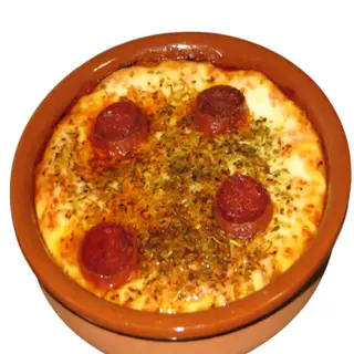 Provolone con chorizo a la plancha