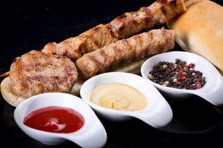 Тройка мешана и сос (320г)