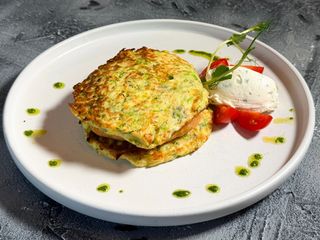 Бургер із кабачат з курячою котлетою