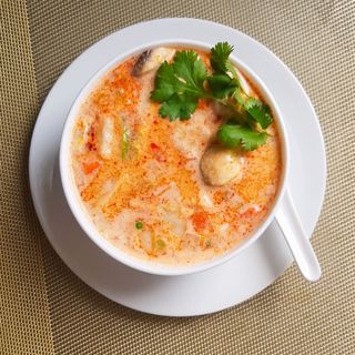 Zupa Tom Yum z krewetkami