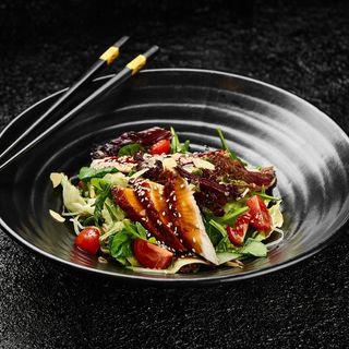 Салат з копченим вугром