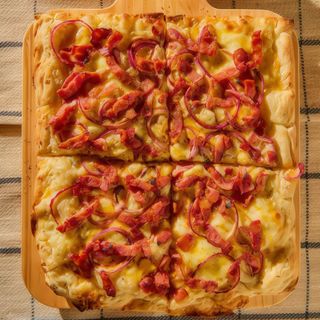 Pizza Carbonara (27.5 Cm. x 25 Cm.)