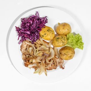 Schab grillowany z czerwoną cebula