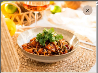 Уок с лосос