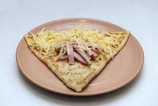 კრეპი ლორით და ყველით