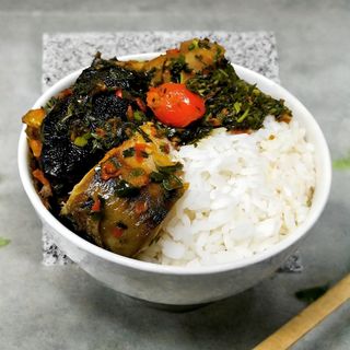 WHITE RICE AND VEGETABLE SAUCE AND FISH