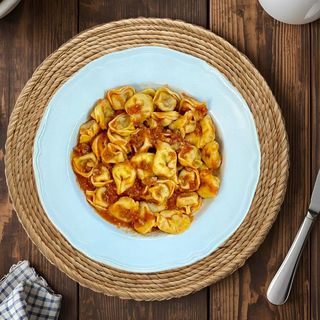 Tortellini al ragù bolognese