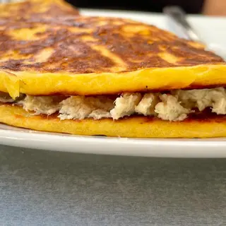 Cachapa de pollo desmenuzado 