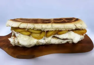 Hamburger, provola e patate