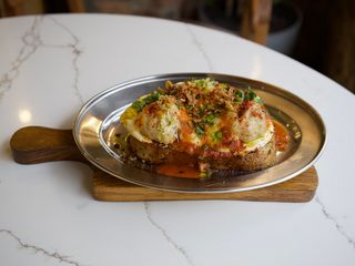Тост з мітболами (400g)
