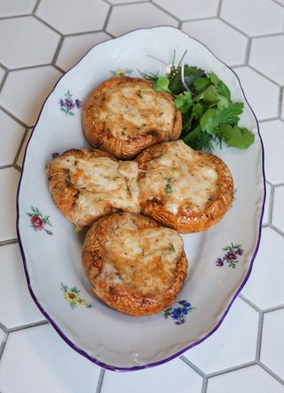 Шампиньоны с сыром(160гр)