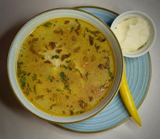 Ciorbă de găină cu tăiţei