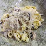 Феттучини Альфредо с курицей и грибами