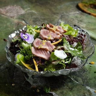 Микс салати с тон татаки