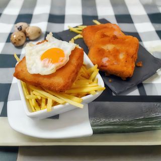 San Jacobos, Patatas, Huevos y Ensalada