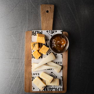 202 Fusta de formatges amb crostons