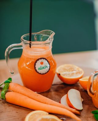 Mix detox cu portocală, morcov și măr