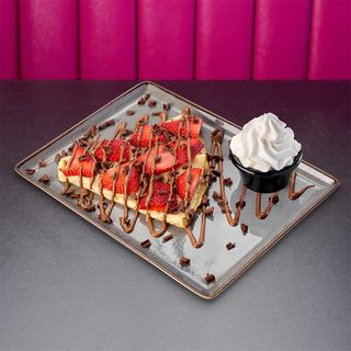 Crêpe Strawberry Indulgence