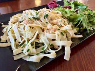 Aglio, Olio Makaron taglitaelle z krewetkami koktajlowymi,